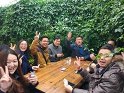 说明: E:\zdm\学院相关事务\BT之家介绍
\开心的年青教师们.jpg